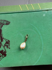 Mother of Pearl Charm - Hen and Bear