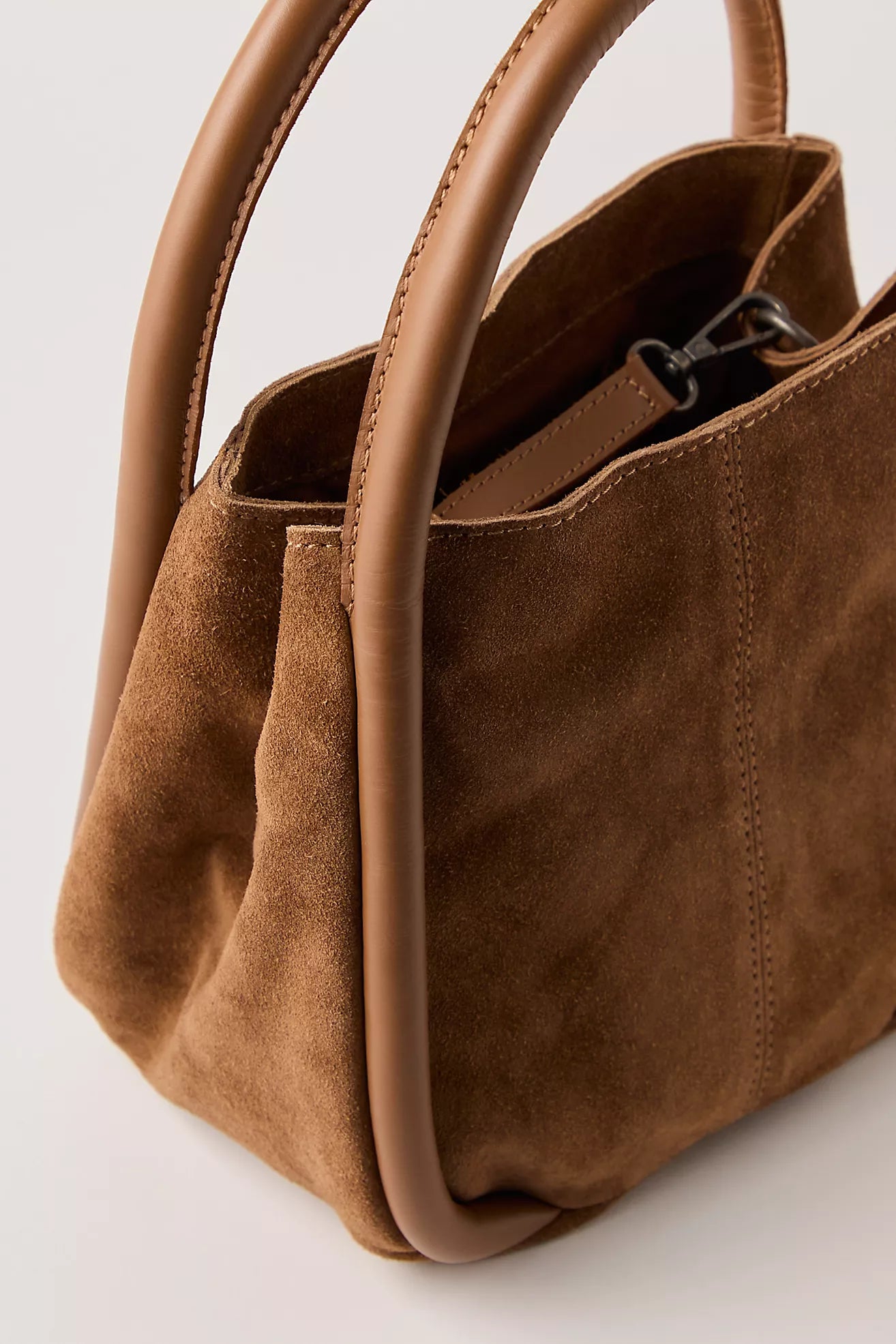 Barlow Bucket Bag - Cognac
