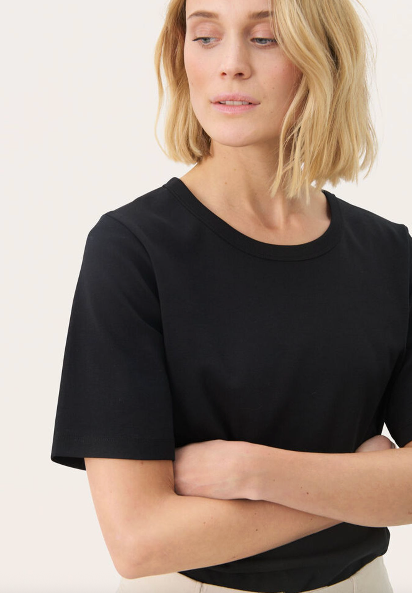 Ratana Basic Shirt - Black
