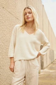 Etronas - V-Neck Sweater - Whisper White