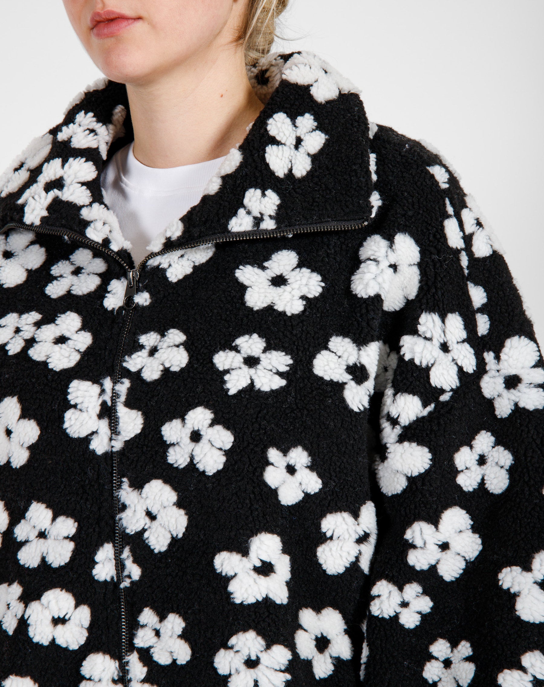 All Over Daisy Sherpa - Black and White