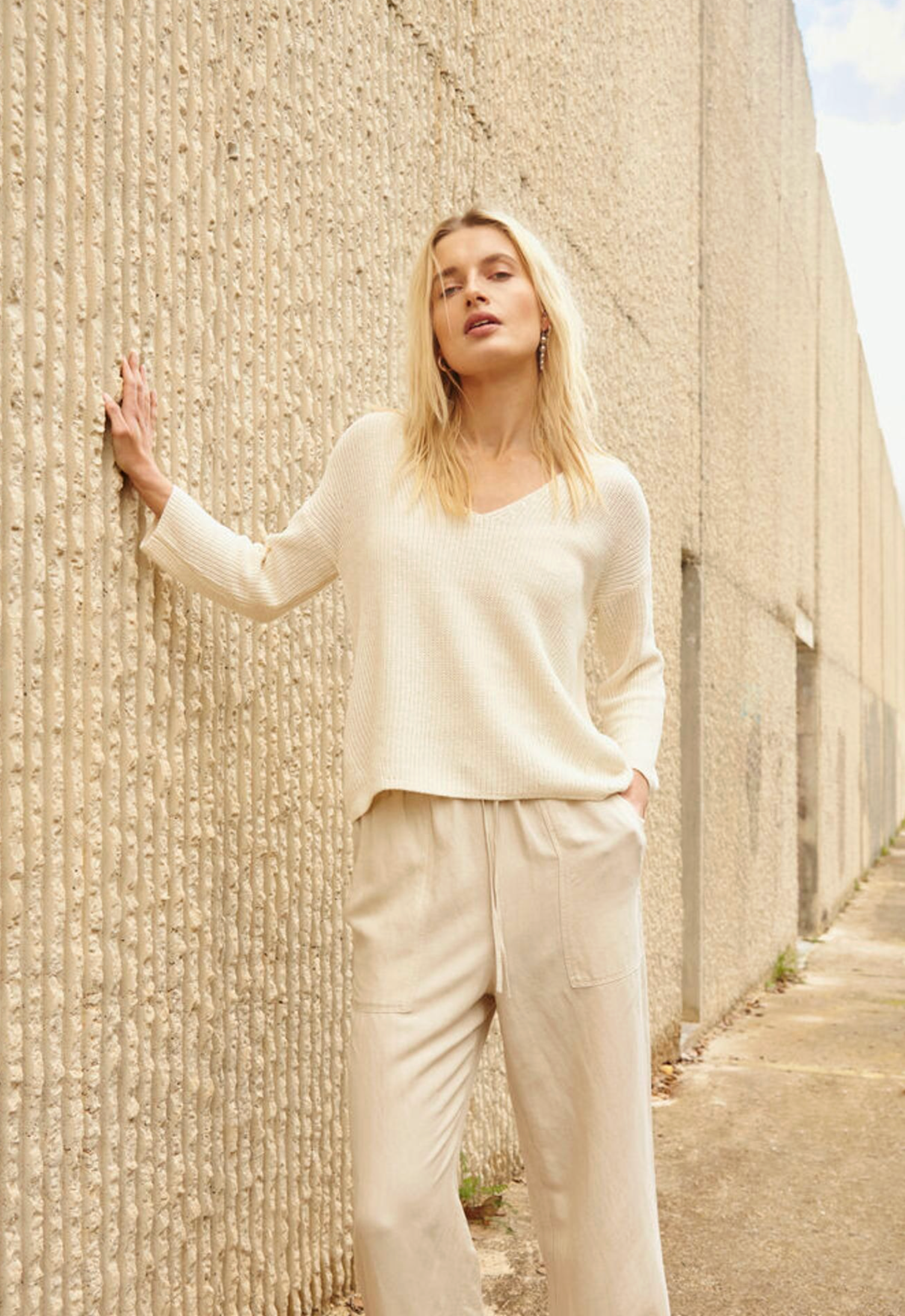 Etronas - V-Neck Sweater - Whisper White