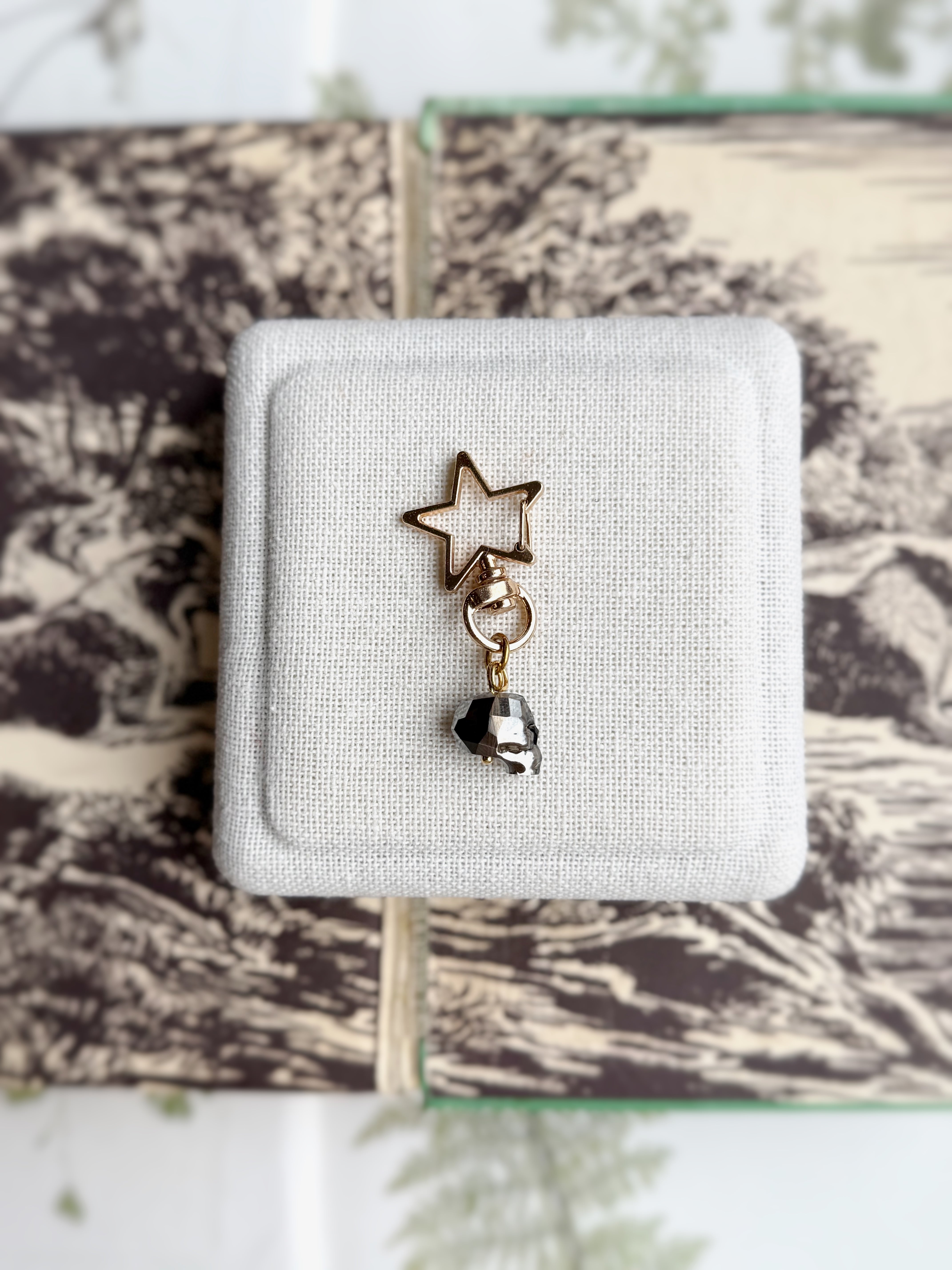 Yorik Swarovski Charm - Hen and Bear