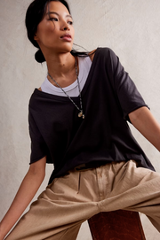Nina Tee V - Black