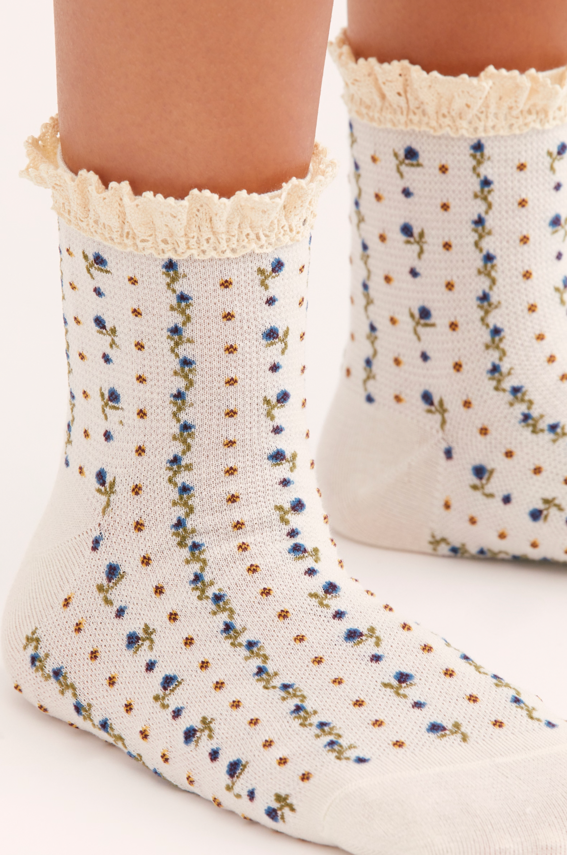 Rosebud Waffle Socks - Ivory