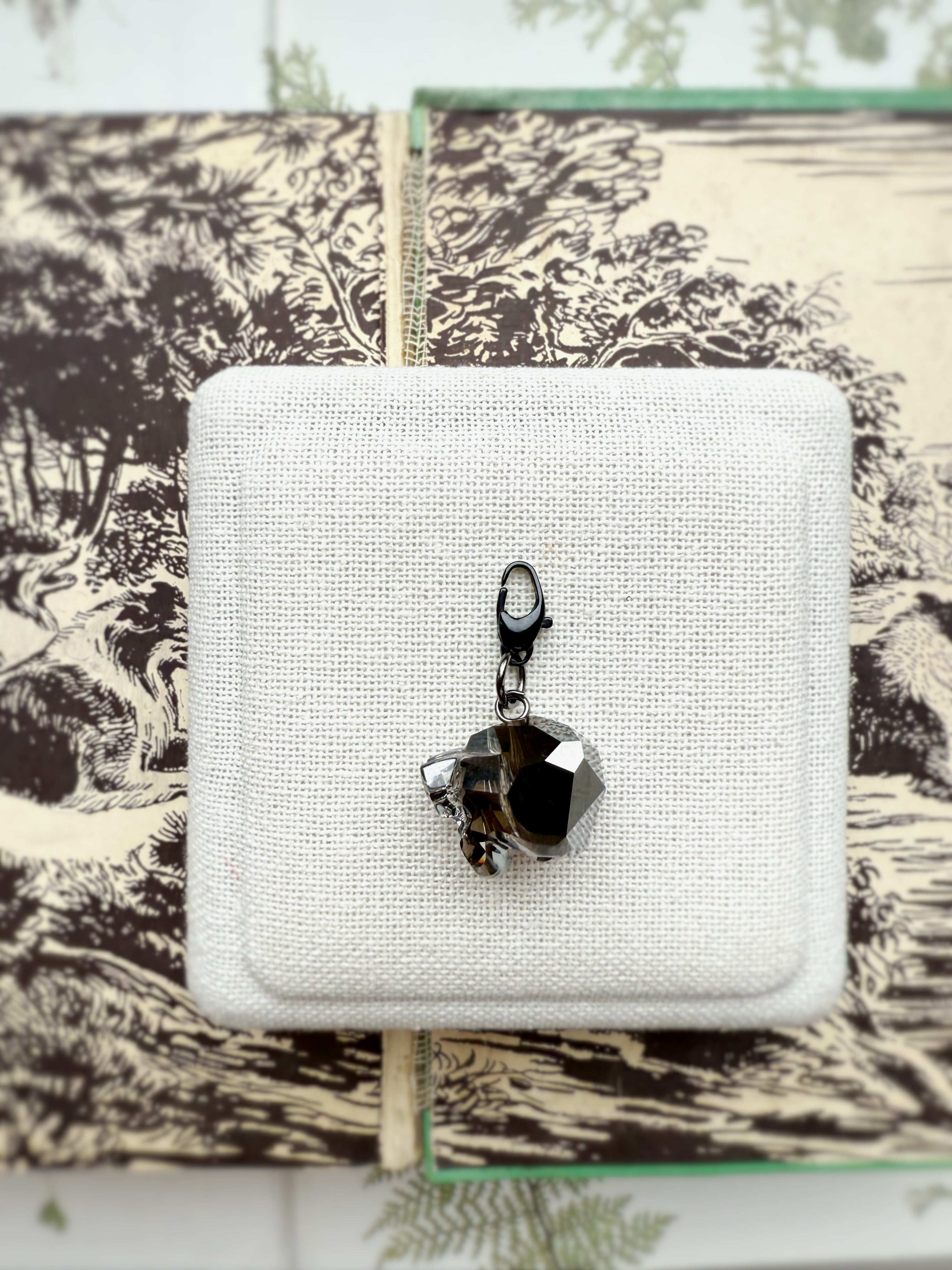 Protecter Swarovski Charm - Hen and Bear