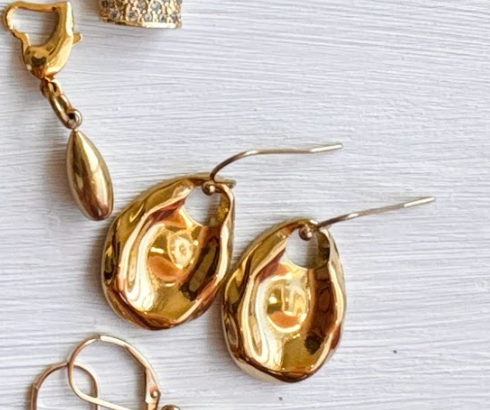 World is Your Oyster Earrings - Hen and Bear