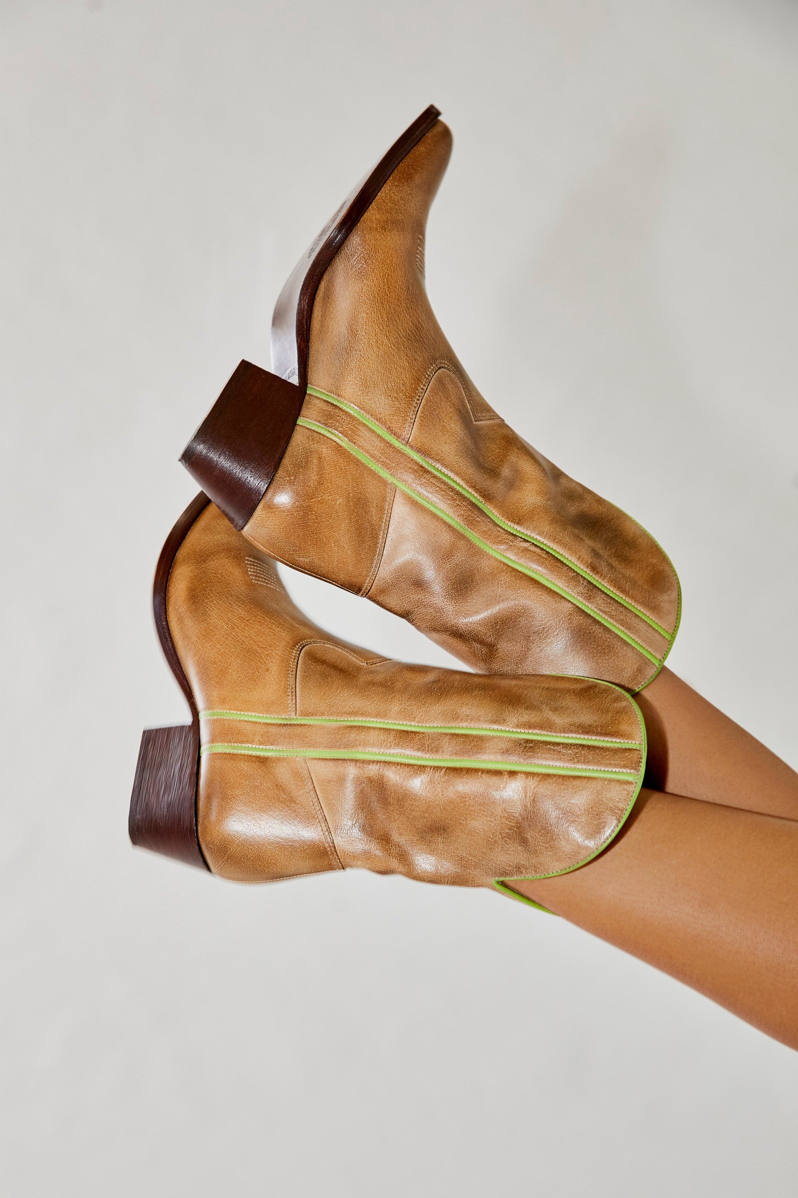 Borderline Western Boot - Distressed Tan