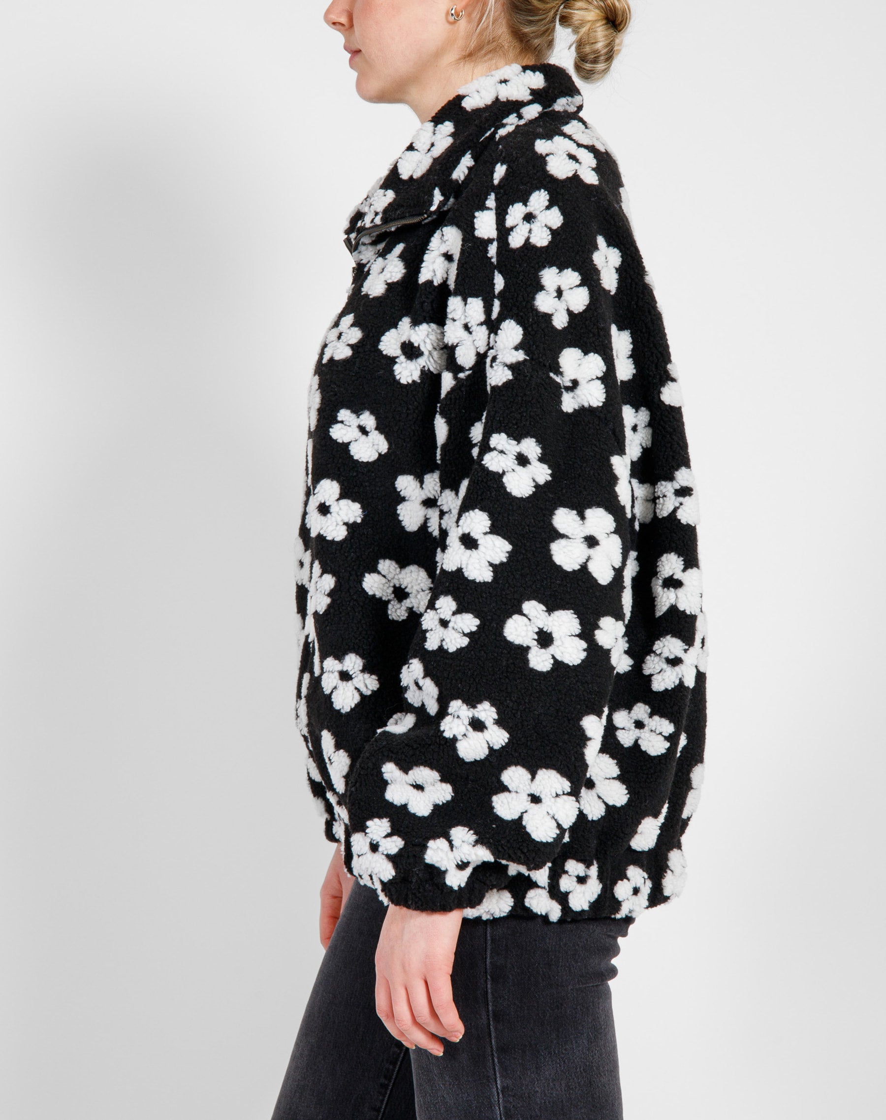 All Over Daisy Sherpa - Black and White