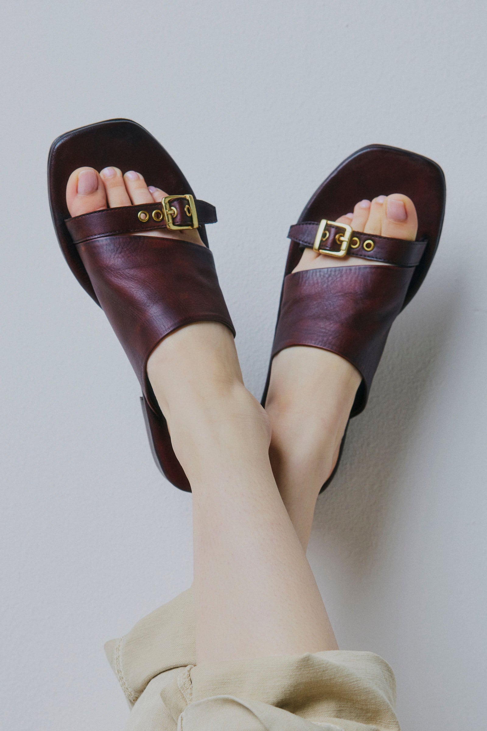 Mila Minimal Flat Sandal - Coconut Shell