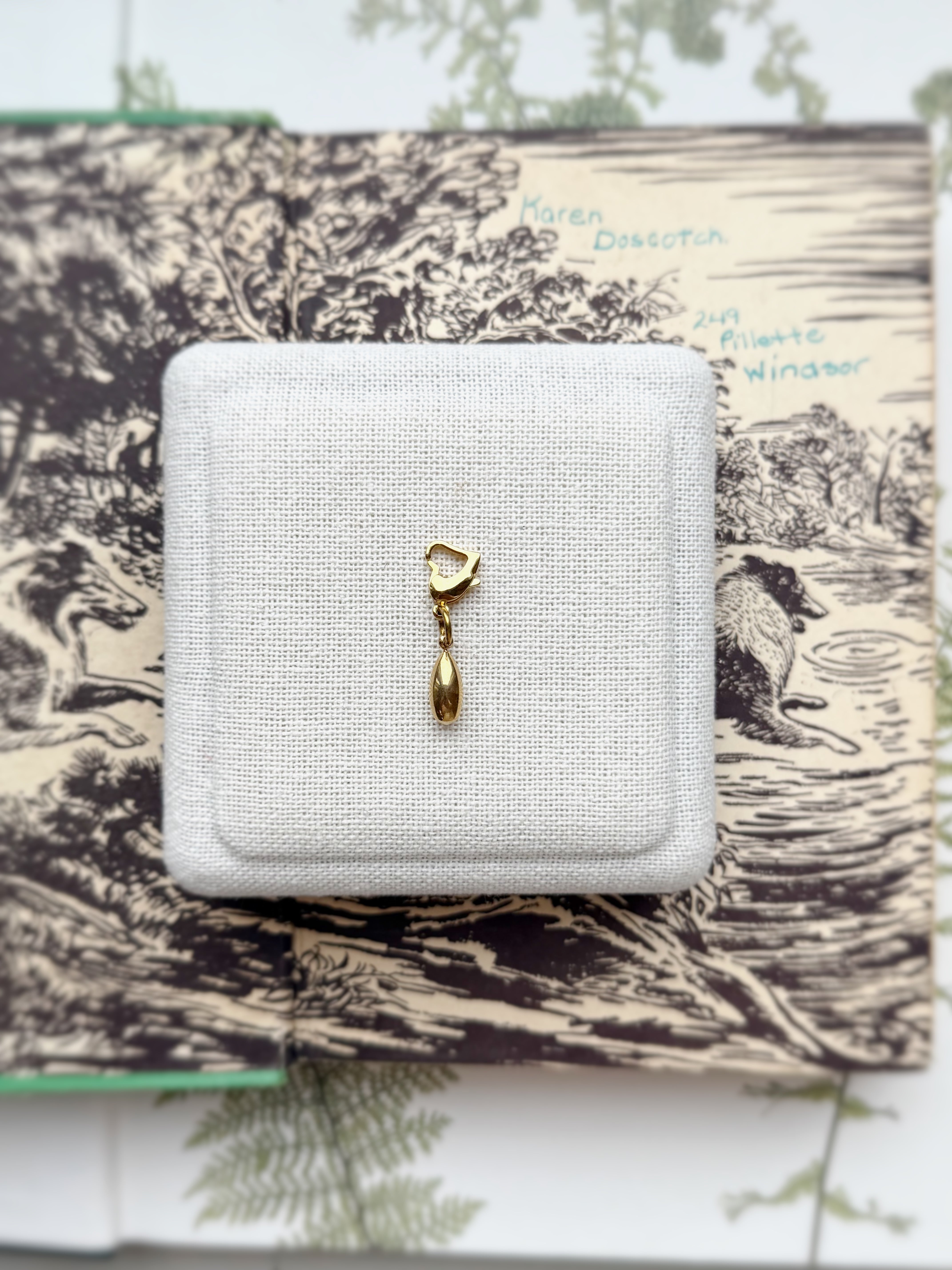 New Beginnings Charm - Hen and Bear